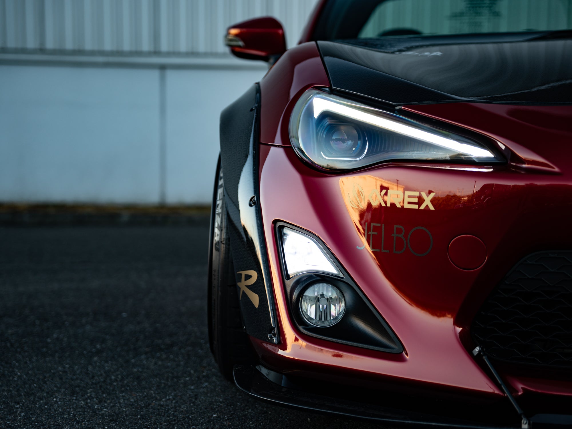 予約注文】AlphaRex LUXX LEDプロジェクターヘッドライト Toyota 86